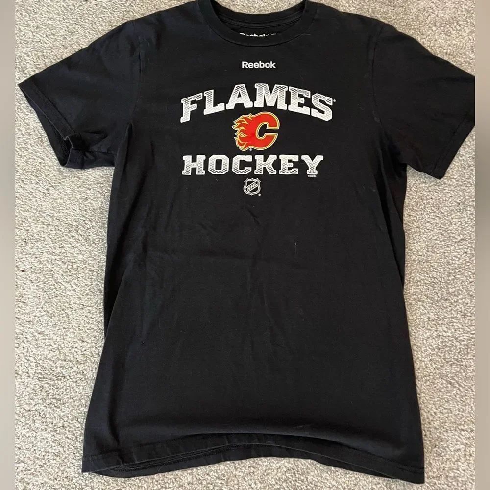 Vintage center ice Black Calgary Flames NHL shield training workout T shirt S